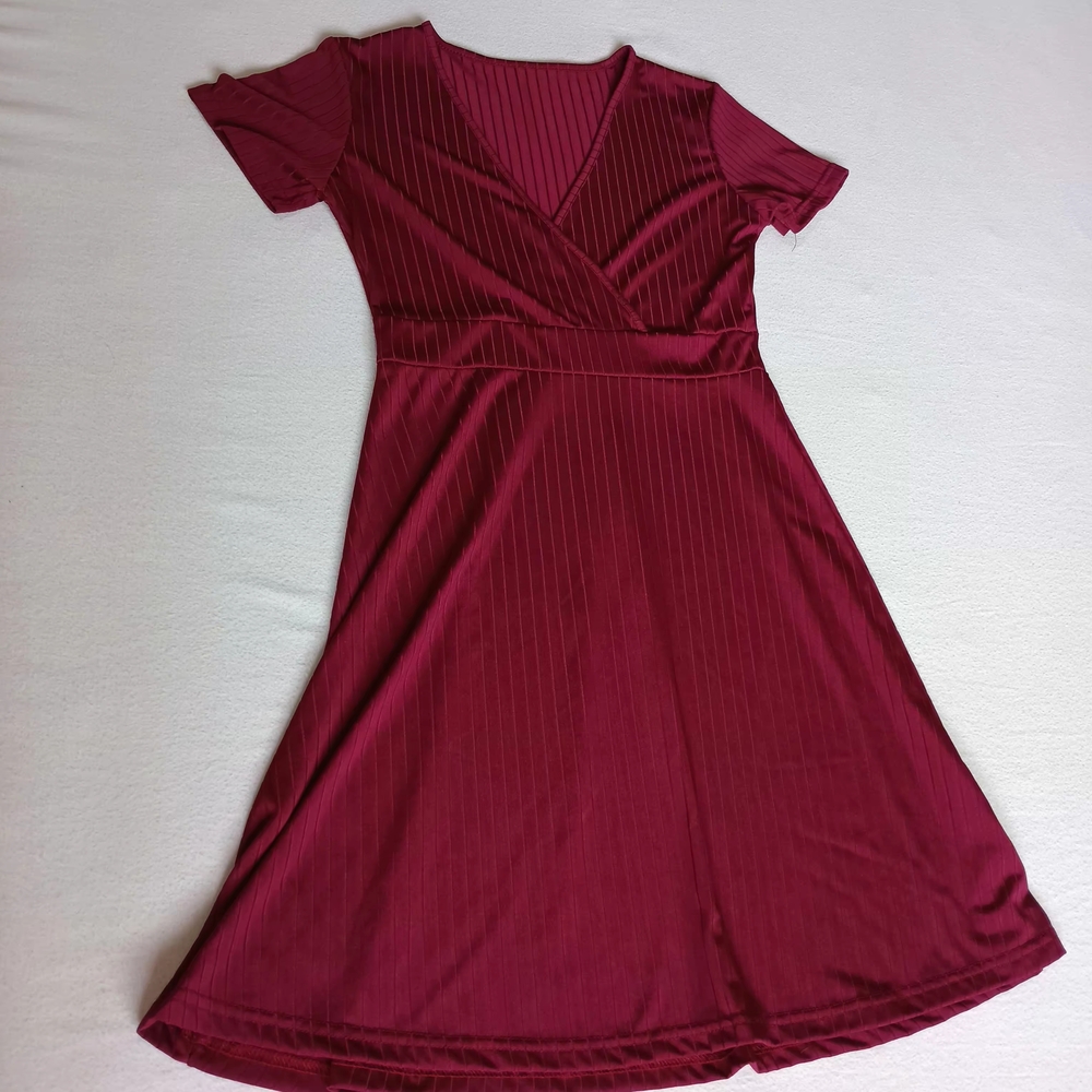Elegant Sz Sm Lightweight Burgundy V-Neck Dress